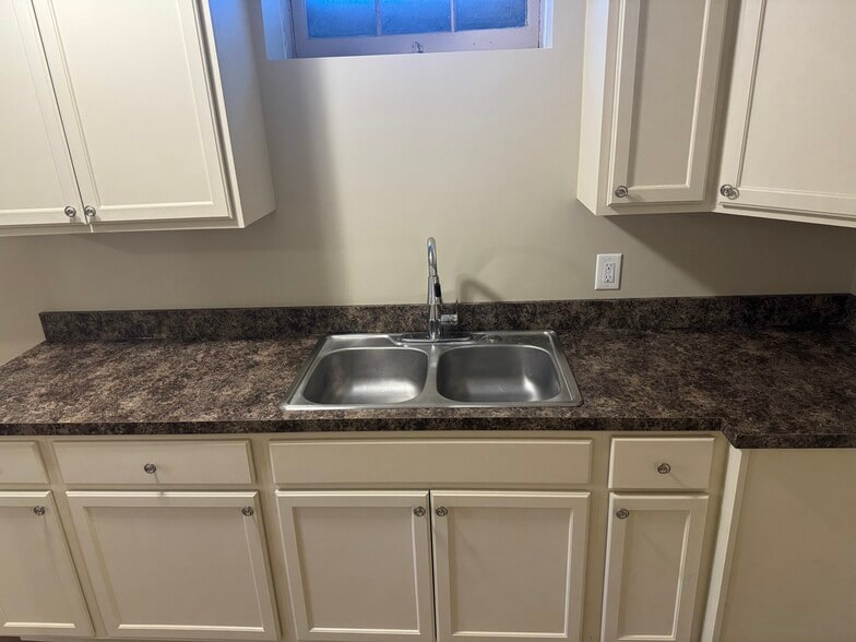 Building Photo - 4642 Bancroft Ave