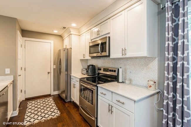 Building Photo - Rent