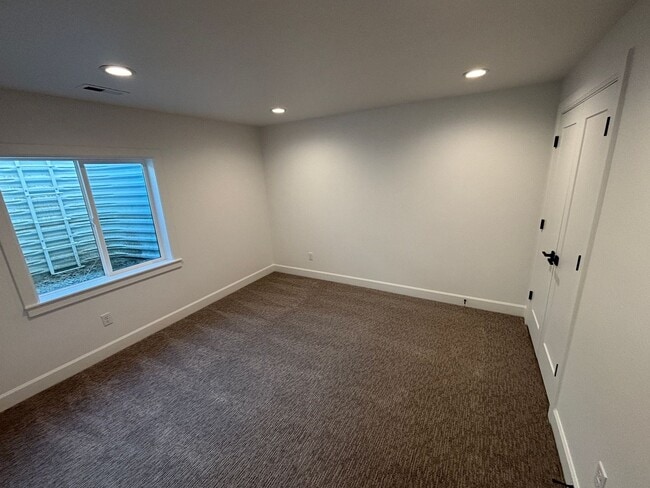 Building Photo - 1063 Chokecherry St