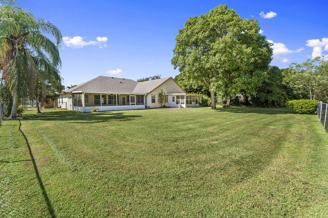 Building Photo - 1465 SE Westmoreland Blvd