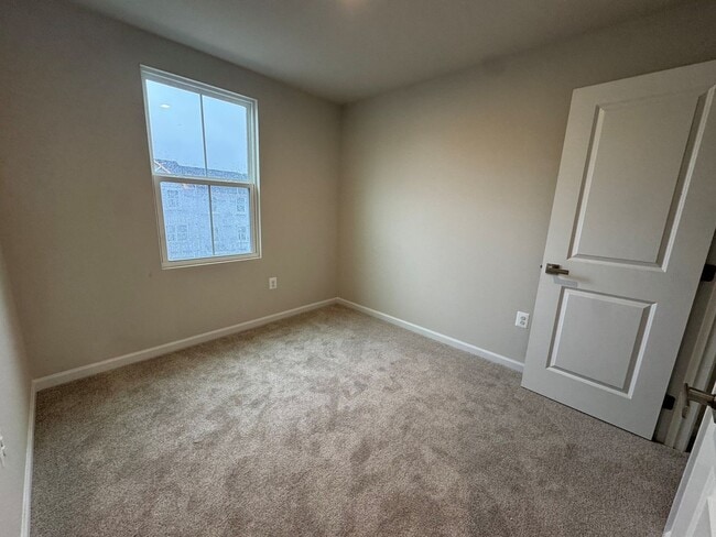 Building Photo - Brand New Townhouse, Great Location!