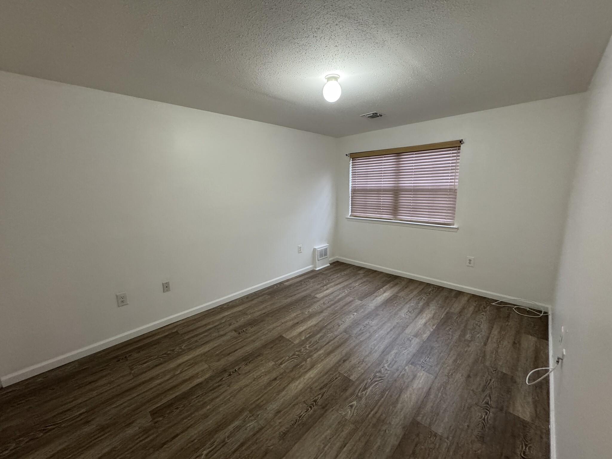 Building Photo - 143 Admiral Ln