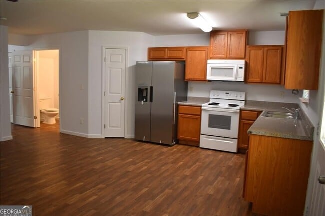 Building Photo - 315 Village Chase