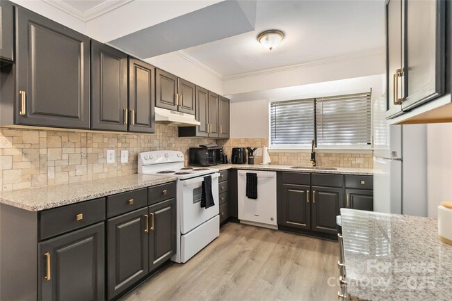 Building Photo - 4803 Spring Lake Dr