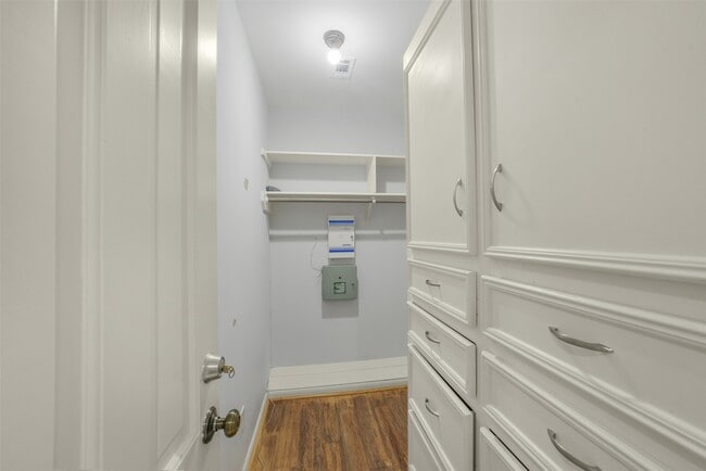 Building Photo - 2423 Nantucket Dr