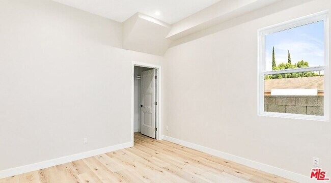 Building Photo - 16698 Moorpark St