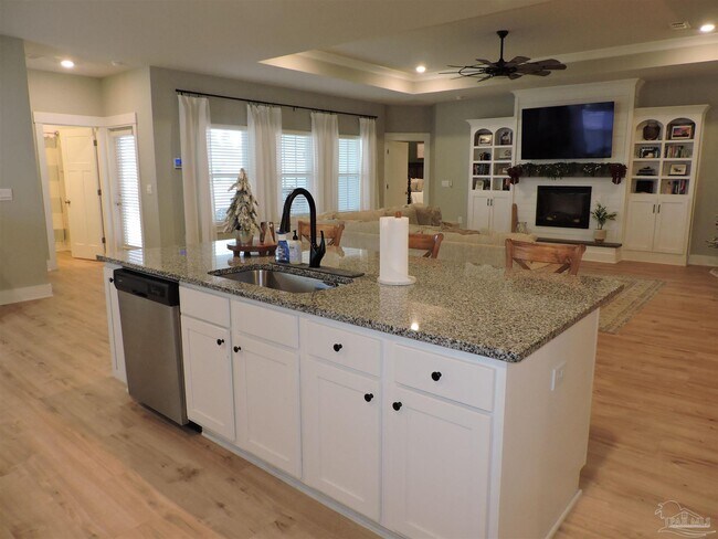 Building Photo - 10612 Davenport Lp