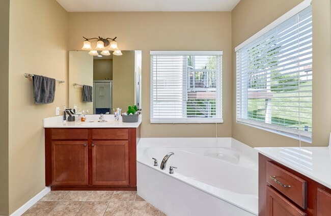 Building Photo - Executive Lease Opportunity - 4 Bed 3 Bath