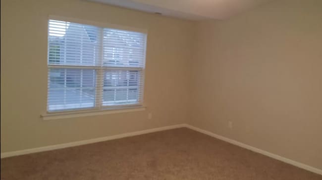 Building Photo - Beautiful Townhome in Harrisburg School Di...
