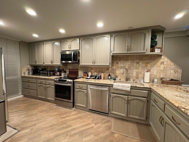 Building Photo - 16548 Harbour Ln