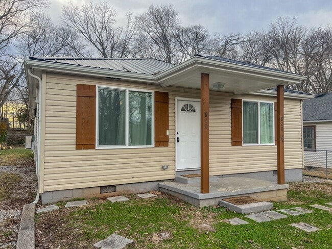 Building Photo - Move-In Special Available! Cozy 3-Bedroom,...