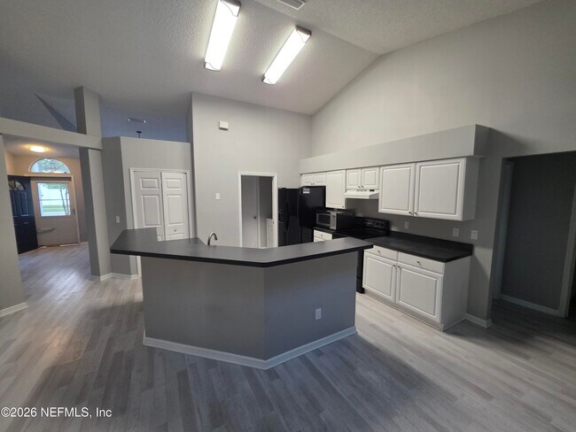 Building Photo - 8219 Teaticket Dr