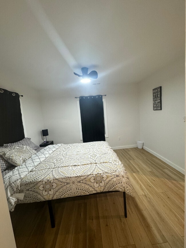 Building Photo - Room in House on Peeples St SW