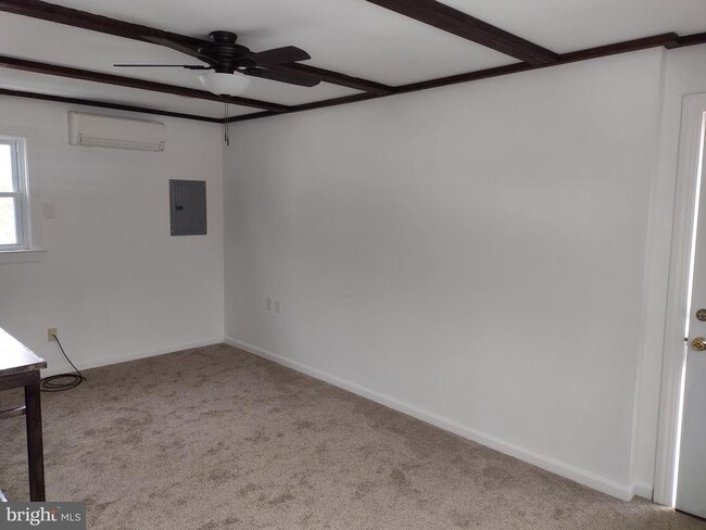 Building Photo - 131 N Main St