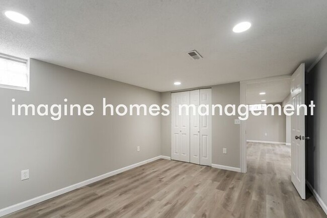 Building Photo - Fully Renovated 4 Bedroom Single Family Ho...