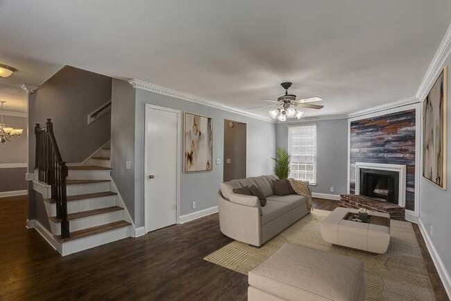 Building Photo - 200 Retreat Ct W