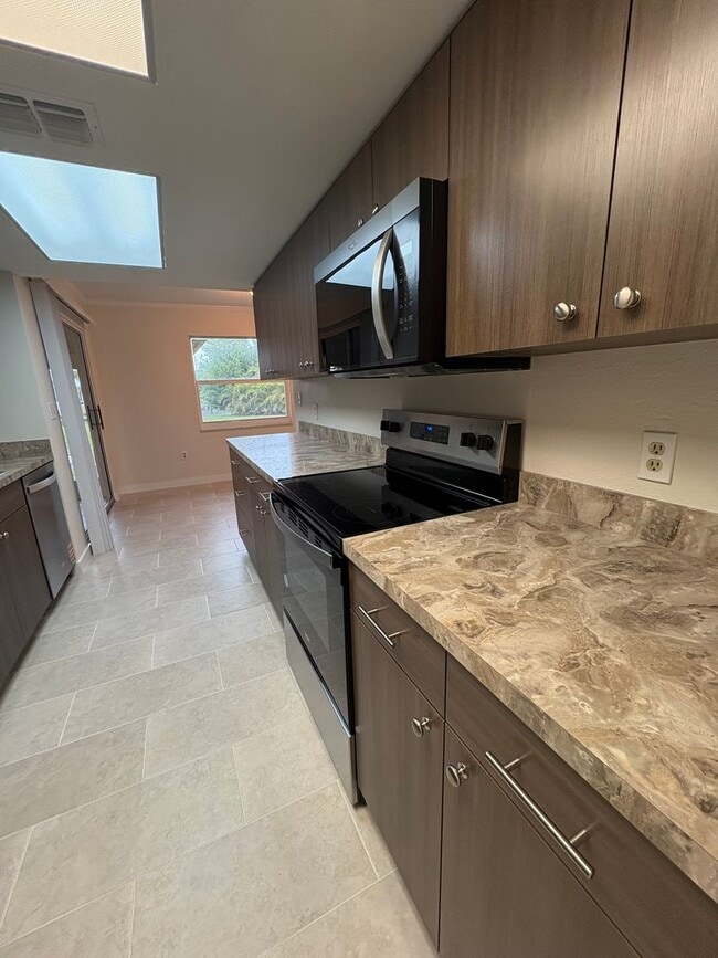 Building Photo - 210 Delido Ct
