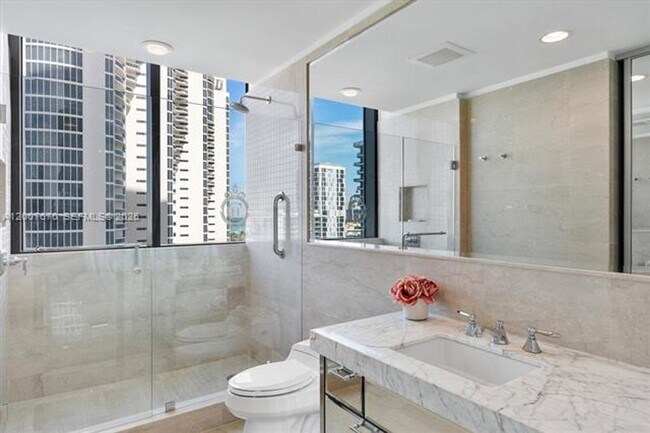Building Photo - 17475 Collins Ave