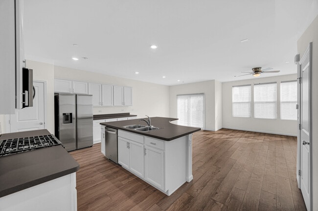 Building Photo - 2260 Horseshoe Cir