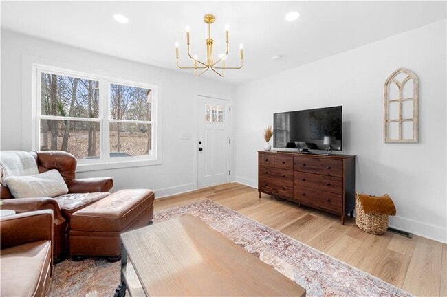 Building Photo - 150 Sweetwater St