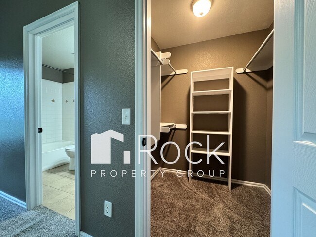 Building Photo - 4 Bedroom Home in Moore with All Appliance...