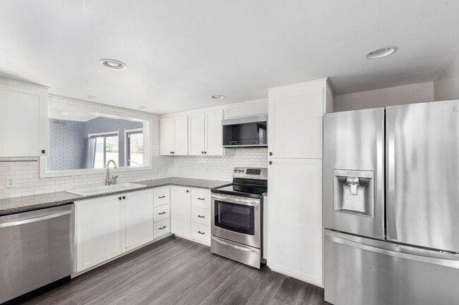 Building Photo - Charming Haven for Rent: Your Ideal Home A...