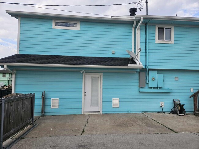 Building Photo - 812 Marlin St