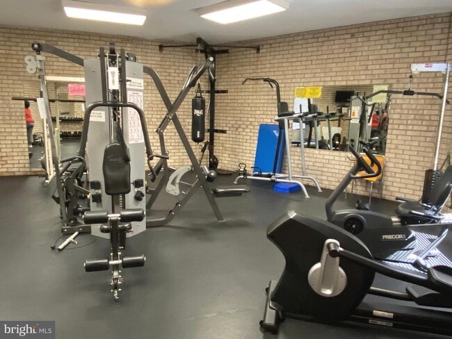 Building Photo - 6924 Hanover Pkwy