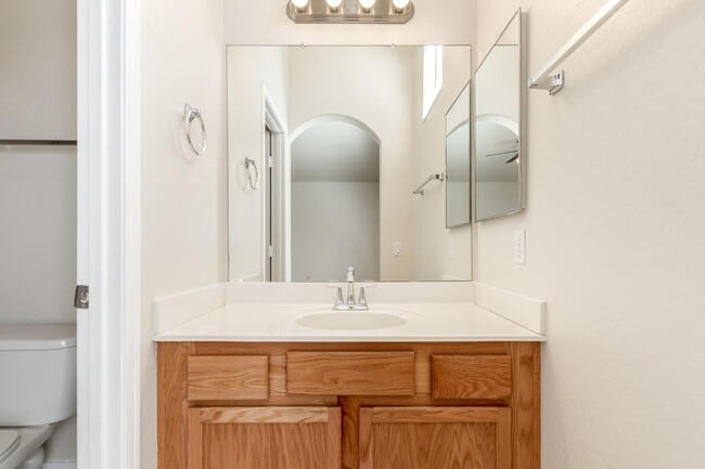 Building Photo - 2250 E Deer Valley Dr