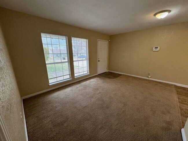 Building Photo - 2-Bedroom Duplex for Rent in Killeen