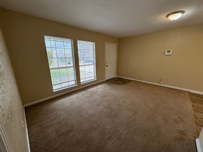 Building Photo - 807 W Dean Ave