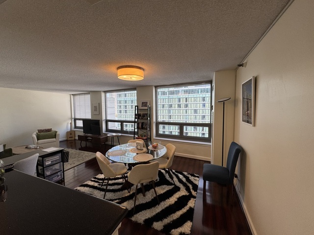 Primary Photo - 440 N Wabash Ave