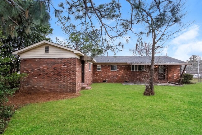 Building Photo - Cozy 4 Bedroom in Augusta