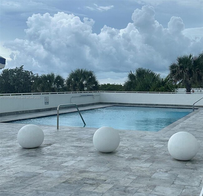 Building Photo - 401 Ocean Dr