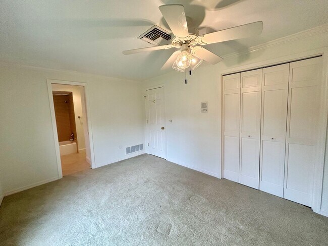 Building Photo - Classic waterfront Snell Isle Estates 3 Bed 2.5 Bath Home w/ private dock and boat lift!