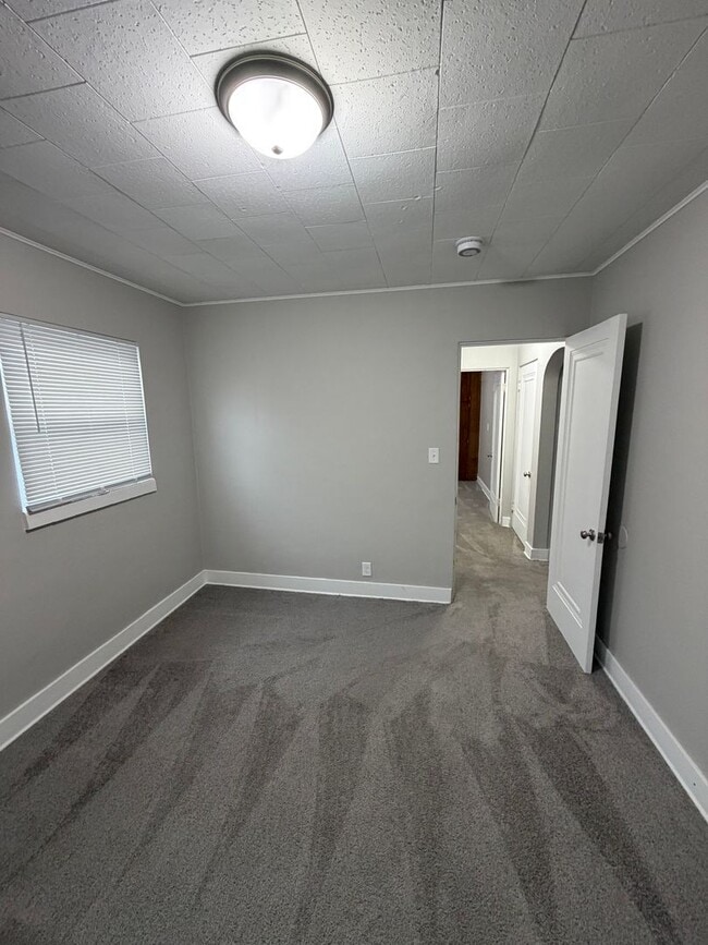 Building Photo - 1913 Stirling Ave