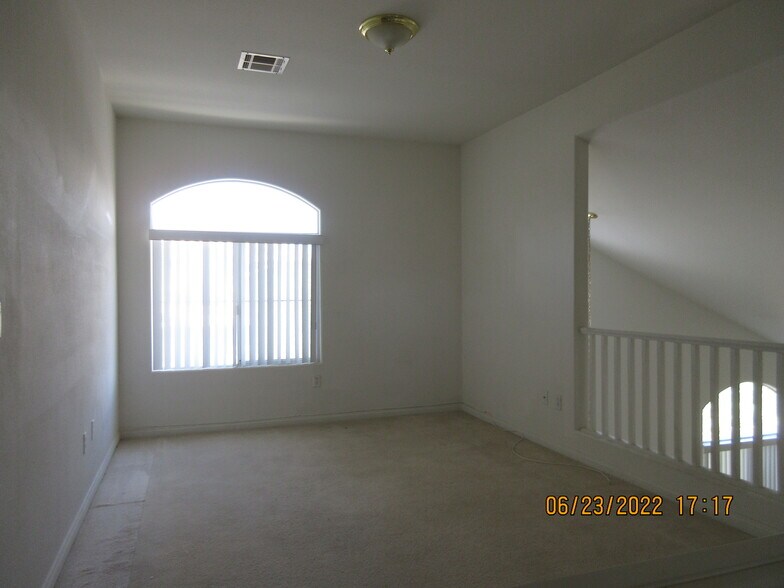 Building Photo - 211 Tayman Park Ave