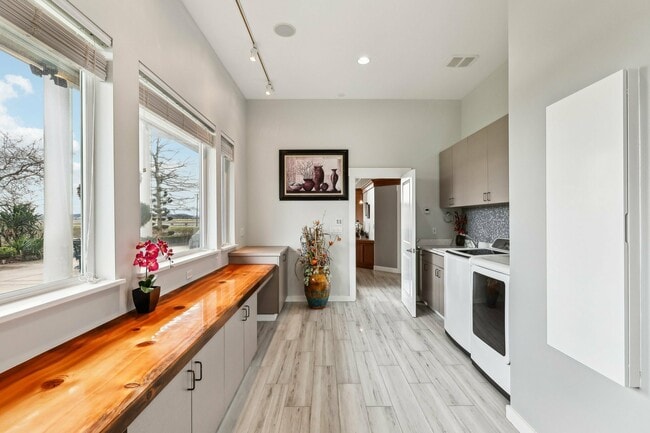 Building Photo - 15541 Bradshaw Rd