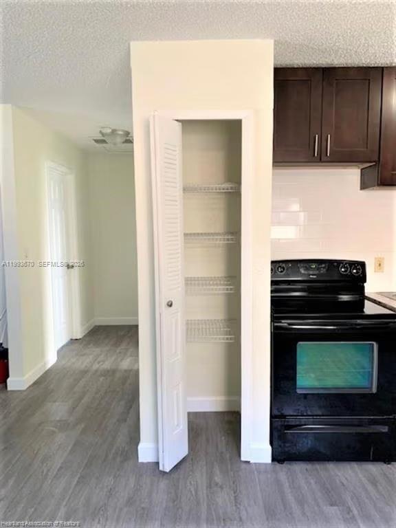 Building Photo - 425 Las Palmas Cir