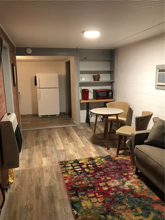 Building Photo - 16 W Thatcher St