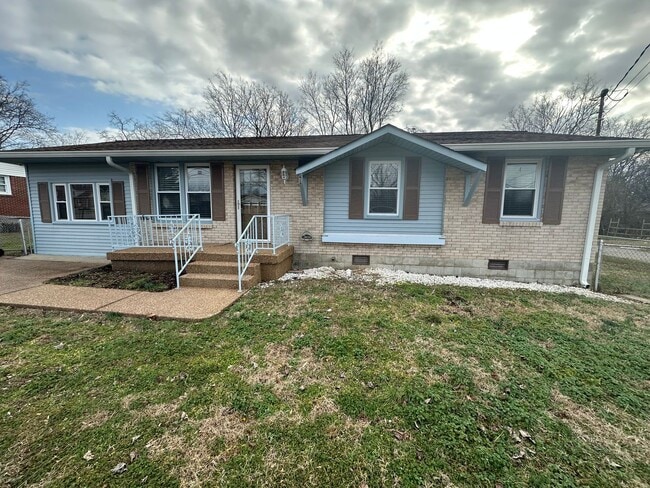 Building Photo - 416 Lealand Ln