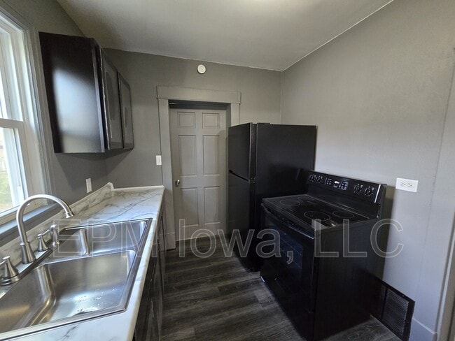 Building Photo - 709 Kern St