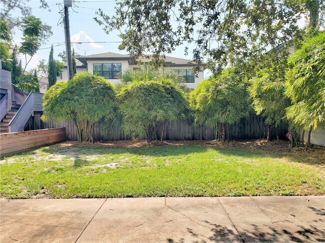 Building Photo - 707 S Lois Ave