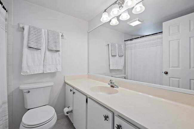 Building Photo - 154 Seabreeze Cir