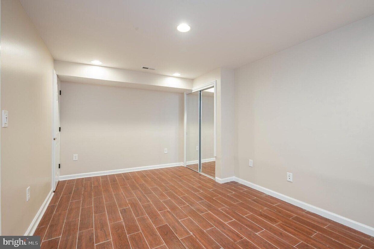 Building Photo - 833 N 63rd St