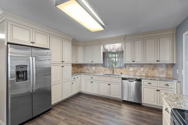 Building Photo - 3171 Airport Rd