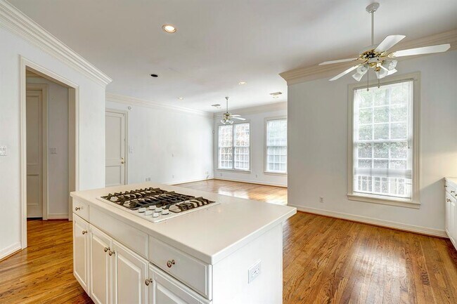 Building Photo - 57 Briar Hollow Ln