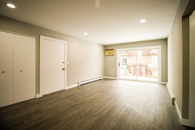 Building Photo - 10457 Dearlove Rd