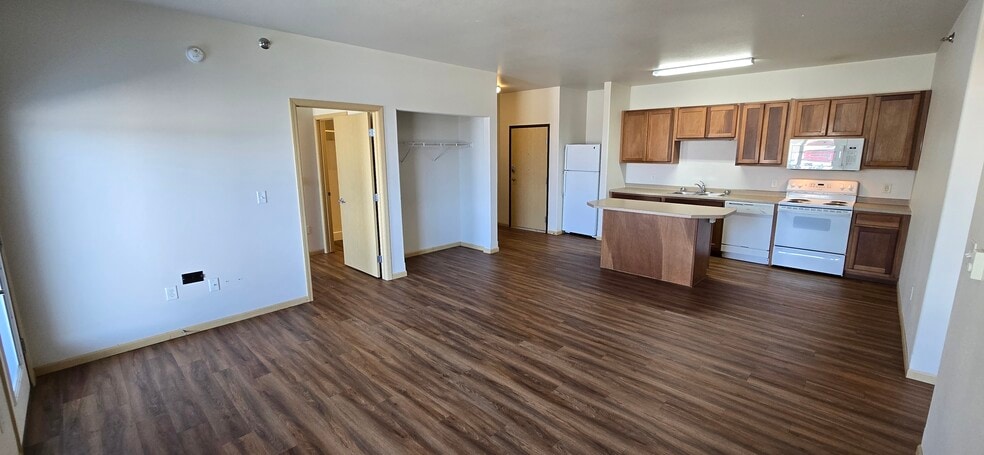 Building Photo - Dakota Crossing Apartments