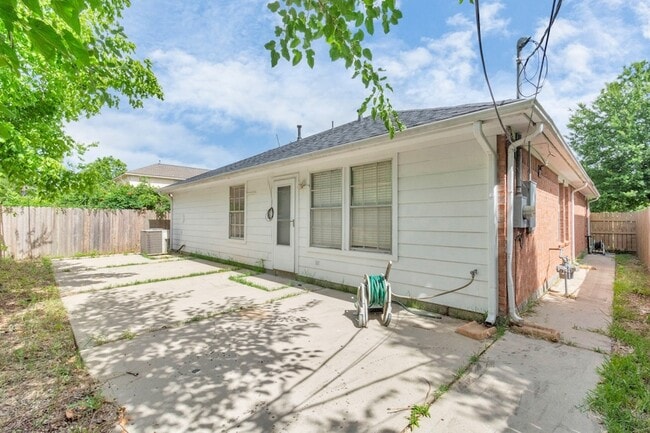 Building Photo - 8914 Dirby St